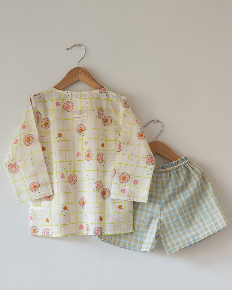 Unisex cotton kurta and shorts co ord set. Checkered kurta and Shorts hand block printed by artisans in Jaipur, Rajasthan. Kurta and shorts have small pockets.