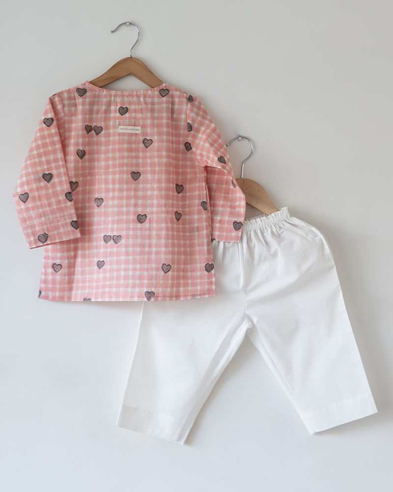 Unisex GOTS certified organic cotton pajama paired with checkered hand block printed kurta with pockets and natural shell buttons. Pajama has elastication at waist for ease of wear. Grandpa style kurta pajama set.