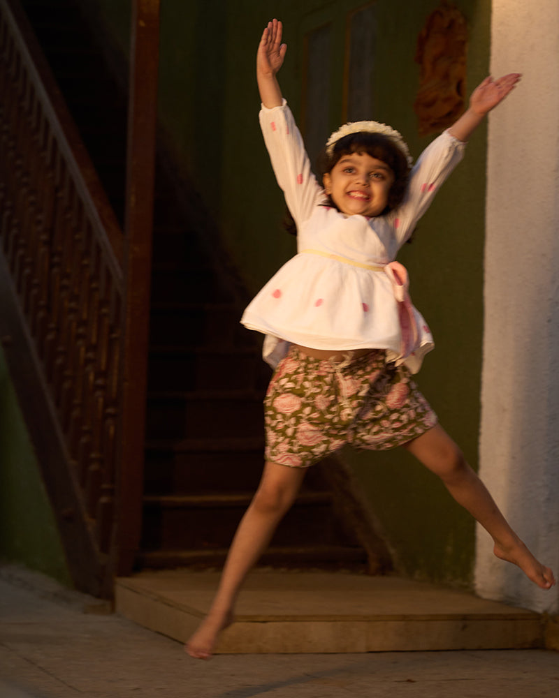 unisex-summerwear-green-floral-hand-block-print-cotton-shorts