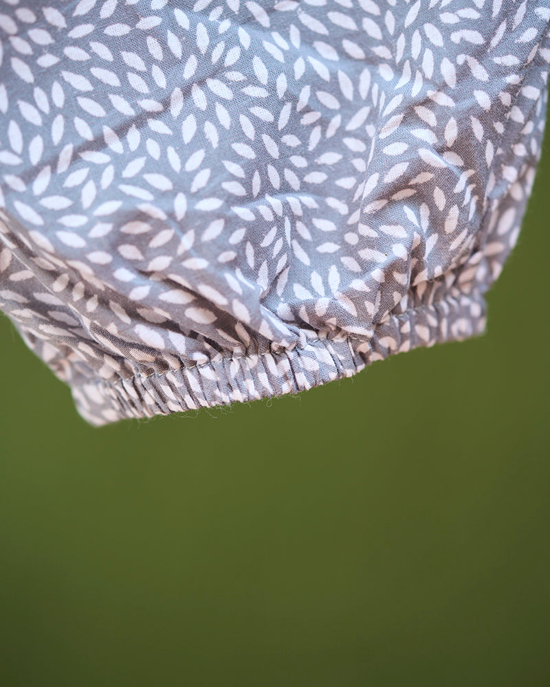 soft-elastication-and-lime-green-pocket-details-on-unisex-kids-pants-in-grey-hand-block-print-cotton- fabric-from-jaipur-artisan-made