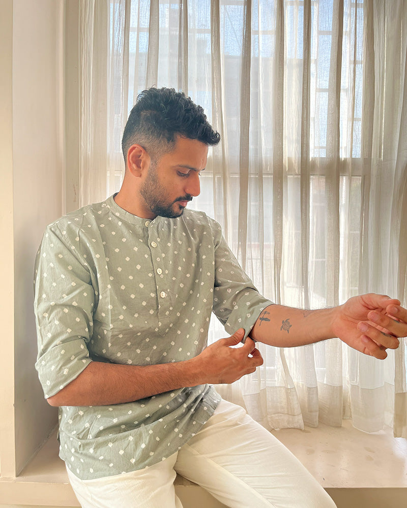 'Family tradition' men's full sleeve chinese collar cotton kurta shirt in grey moon dust bandhani