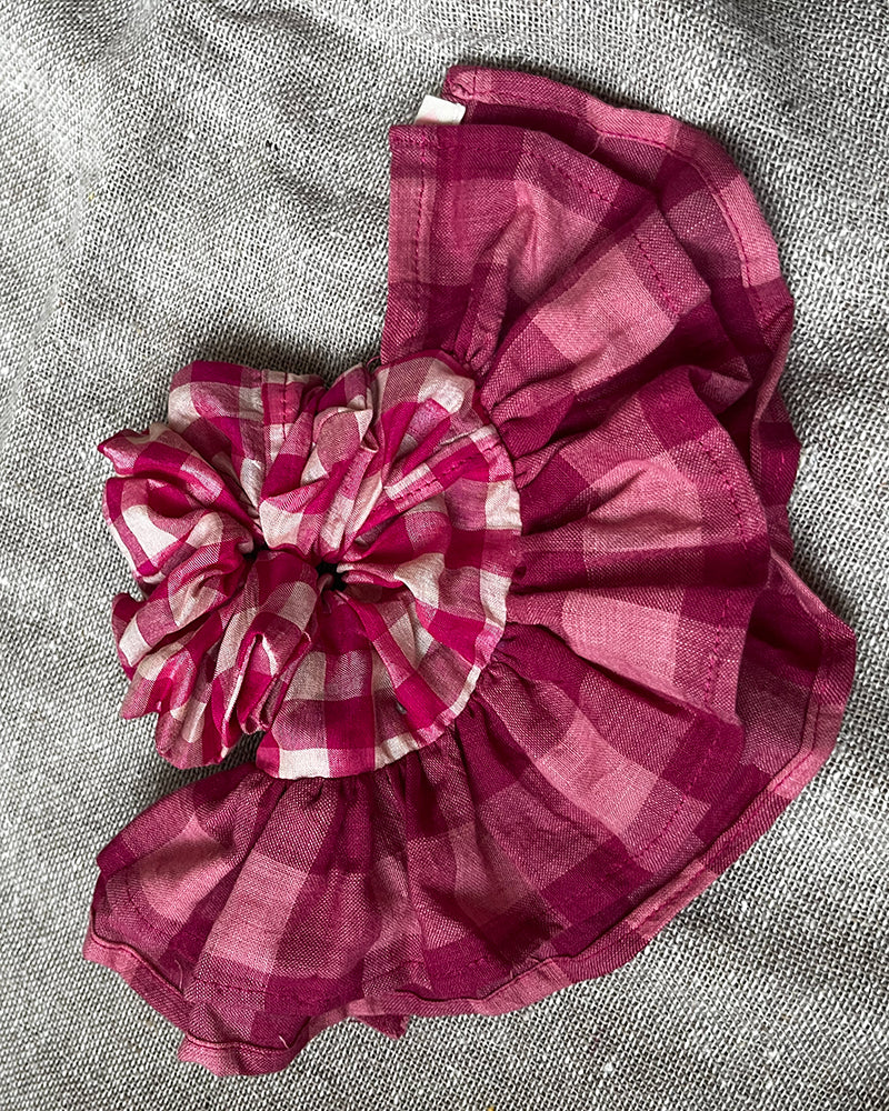 Pink checkered scrunchie with big pink checks frills.