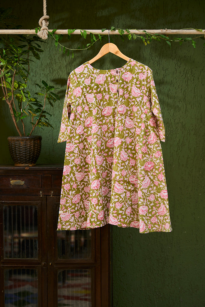 womens-three-forth-sleeve-summer-dress-in-green-floral-hand-block-print-cotton