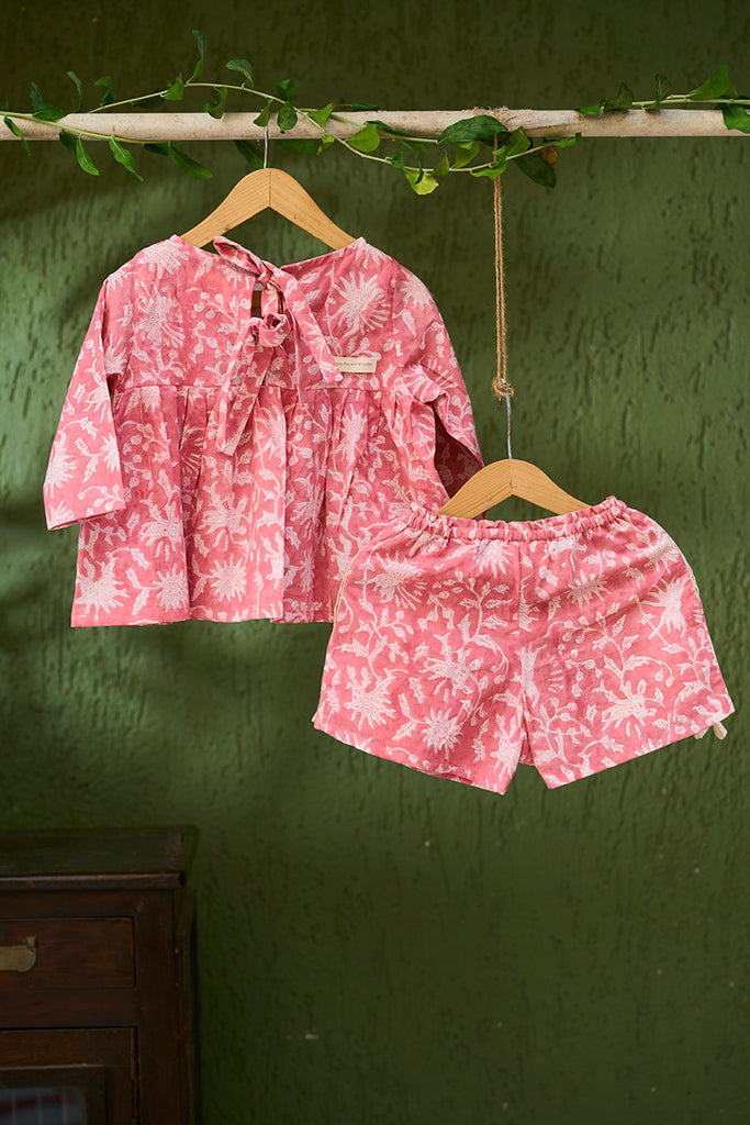 girls-coord-set-with-shorts-in-pink-floral-handblock-print