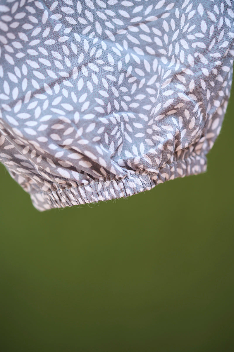 soft-elastication-and-lime-green-pocket-details-on-unisex-kids-pants-in-grey-hand-block-print-cotton- fabric-from-jaipur-artisan-made